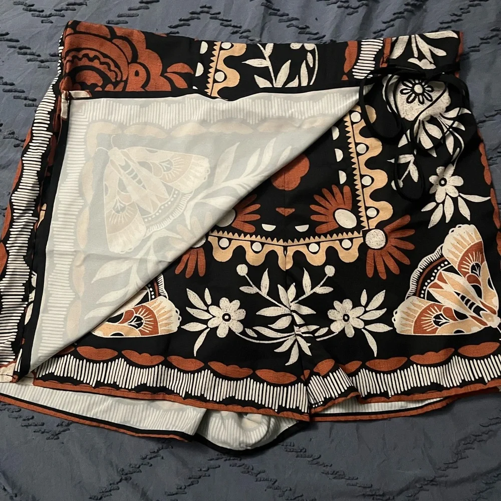 SHEIN Black and Orange Patterned Skort - Picture 2 of 5